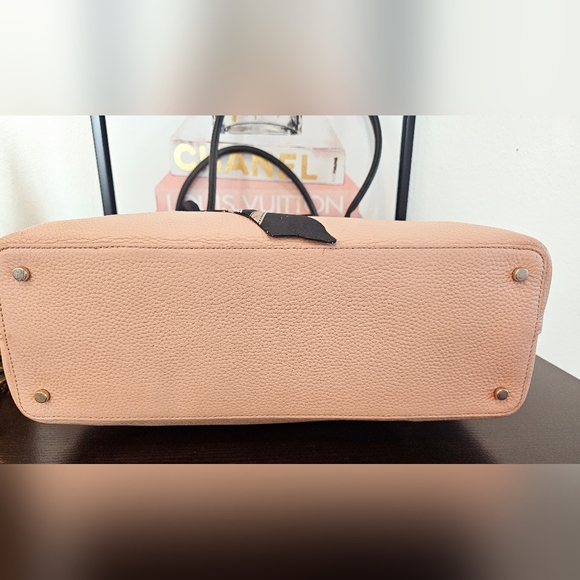 Kate Spade Elegant Pink Handbag with Scarf Accent - Picture 7 of 10